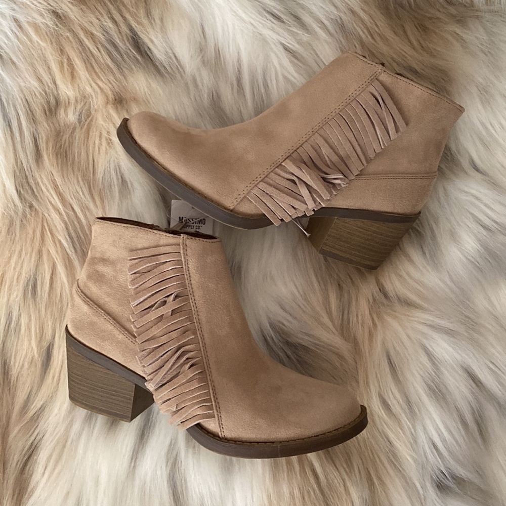 Mossimo women’s Reza western fringe bootie taupe size 8 NWT